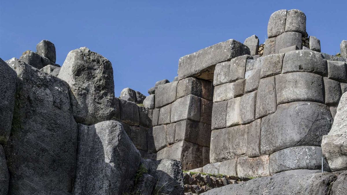  Las Puertas Monumentales de la fortalezas de sacsayhuaman