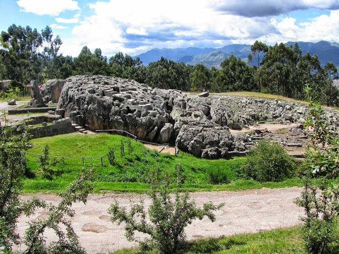 complejo arqueológico Qenqo Templo de los Monos (Cusillachayoc)