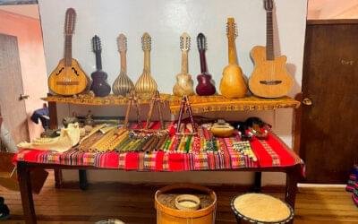 Luthier de Musica Andina en Cusco: Artesanos de la Tradición Musical