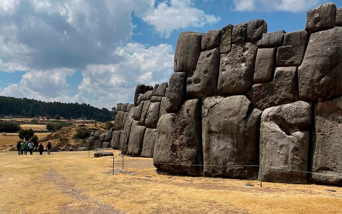 🦅 Sacsayhuamán: La Fortaleza Sagrada de los Incas
