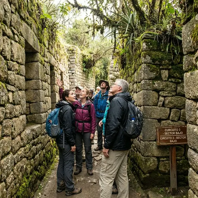 Primer plano de la mampostería inca en la zona urbana baja