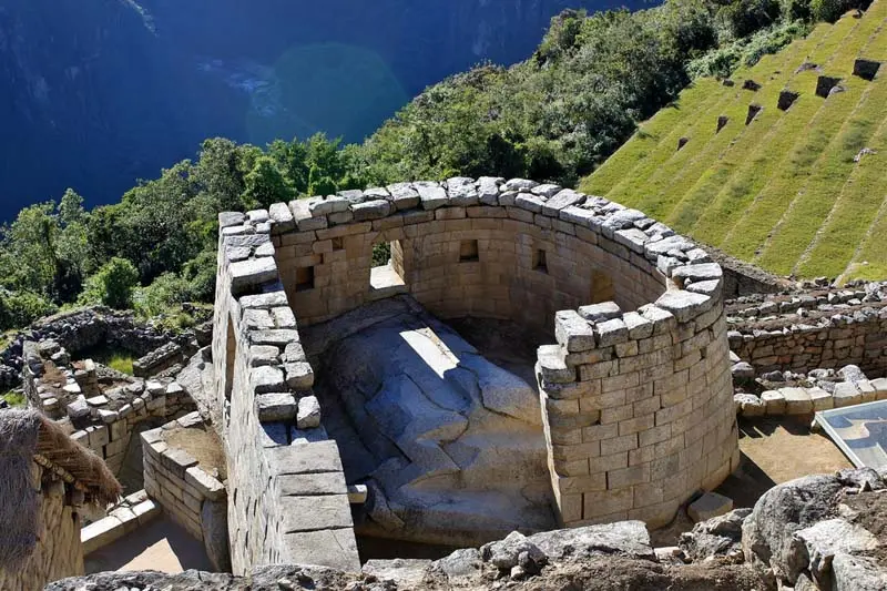 Vista del Templo del Sol en el Circuito 2 de Machu Picchu